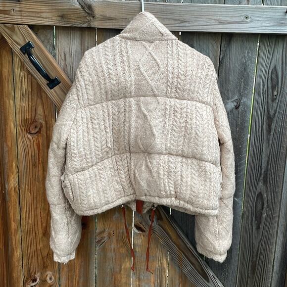 Blank NYC Sweater Puffer Short List Jacket Large Cream Damage - Picture 5 of 7